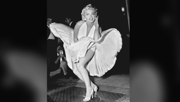 Marilyn_Monroe_photo_pose_Seven_Year_Itch-2-16x9